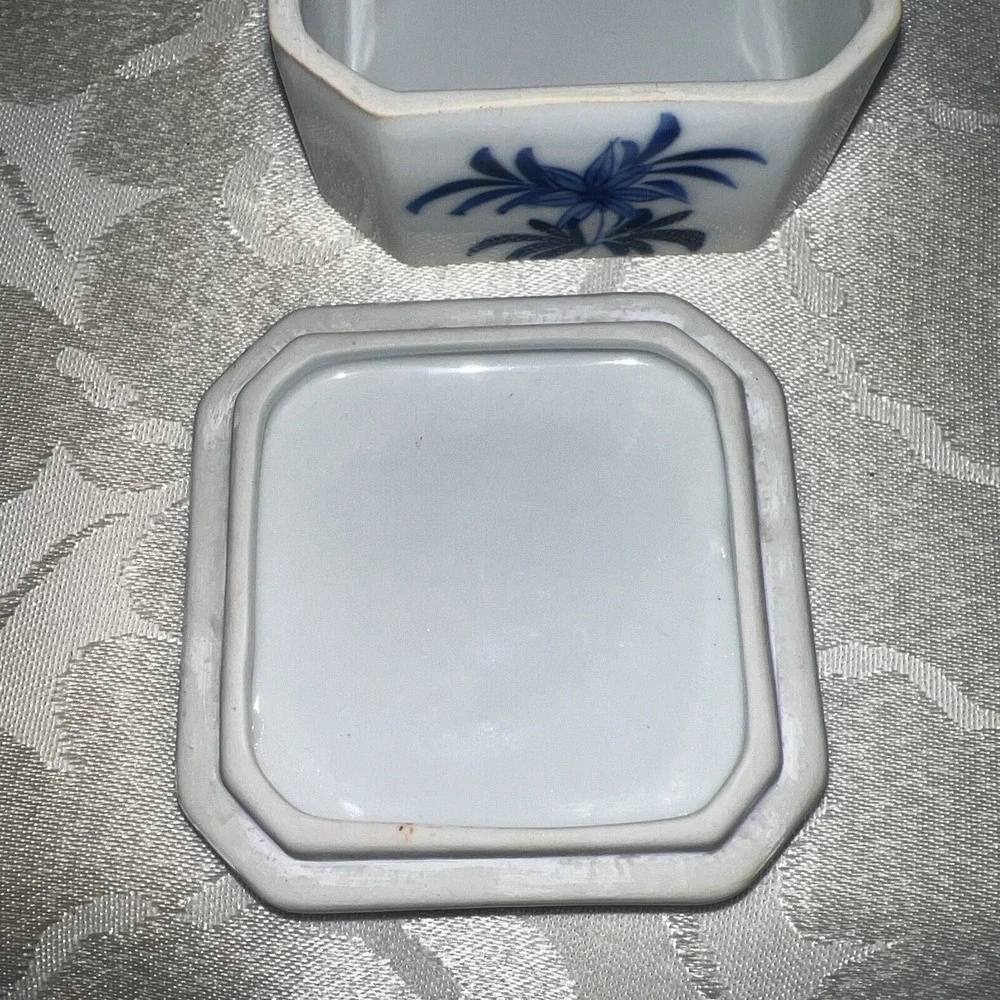 Vintage  Blue and White Floral Trinket Box Made In Thailand